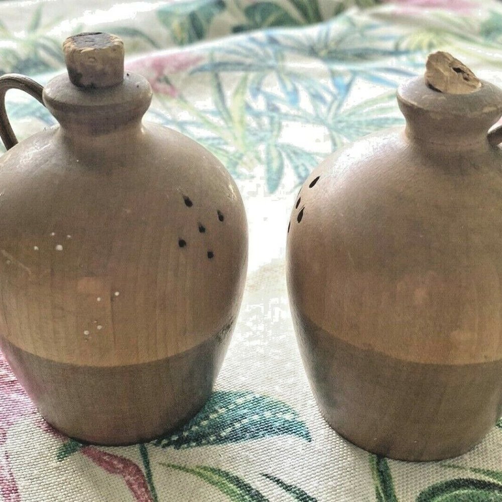 Pair Adirondack Cabin Retro wooden salt and pepper shakers vintage Souve…